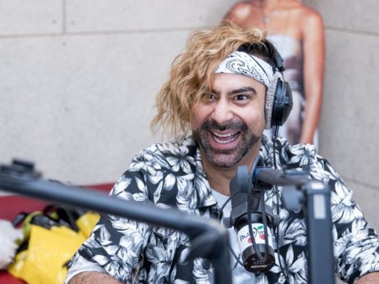 Амадор Лопес поет в группе&nbsp;Rumberos