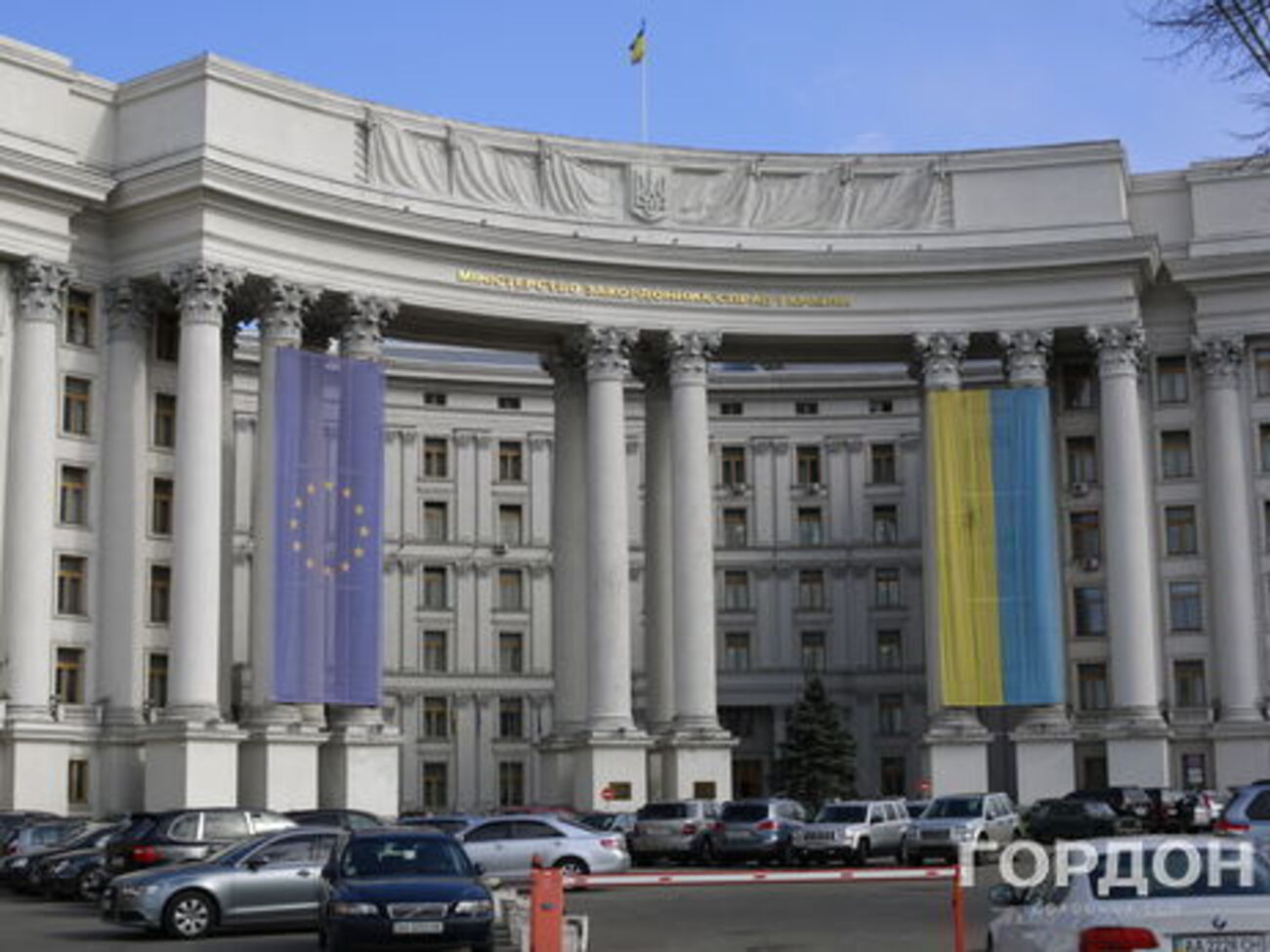 У МЗС України повідомили, які документи потрібні українцям для отримання електронної оманської візи