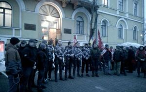 Телеканал ZIK охраняют члены "национальных дружин"