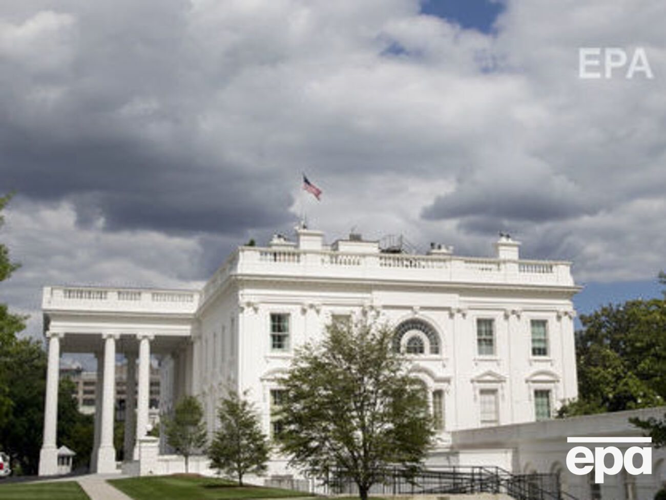 CNN повідомляє, що останнім часом Трамп усе частіше залучає до роботи в Білому домі співробітників із досвідом роботи на телебаченні