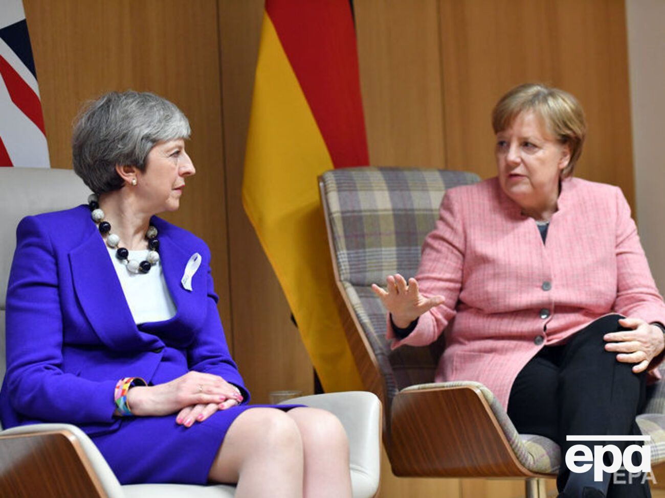 Мэй провела телефонный разговор с Меркель