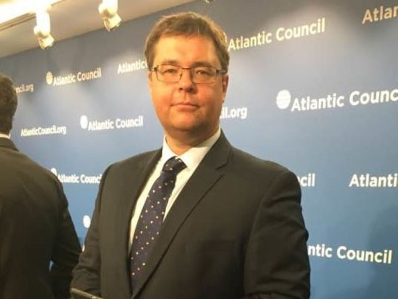 Кредиты от Всемирного банка и помощь МВФ, которая предназначалась для малообеспеченных, оказались в руках Фирташа