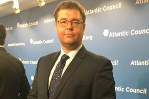 Кредиты от Всемирного банка и помощь МВФ, которая предназначалась для малообеспеченных, оказались в руках Фирташа