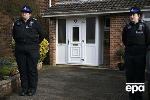 Специалисты сняли двери с дома Скрипаля