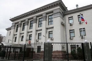 В российском посольстве предупредили о проблемах со сроками