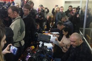 Крисіна називають координатором тітушок