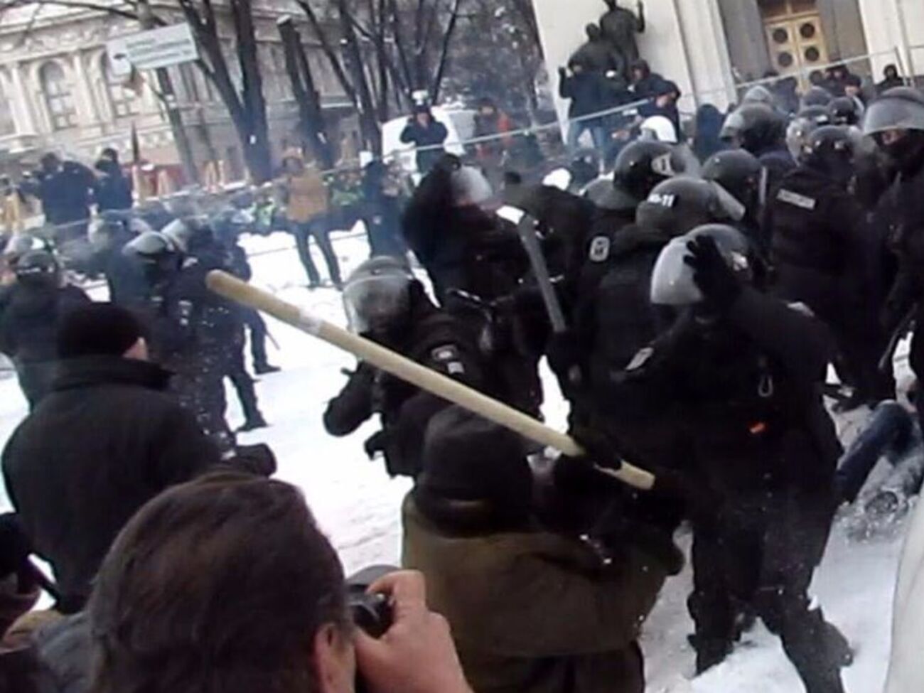 В стычках под Радой пострадали четверо правоохранителей