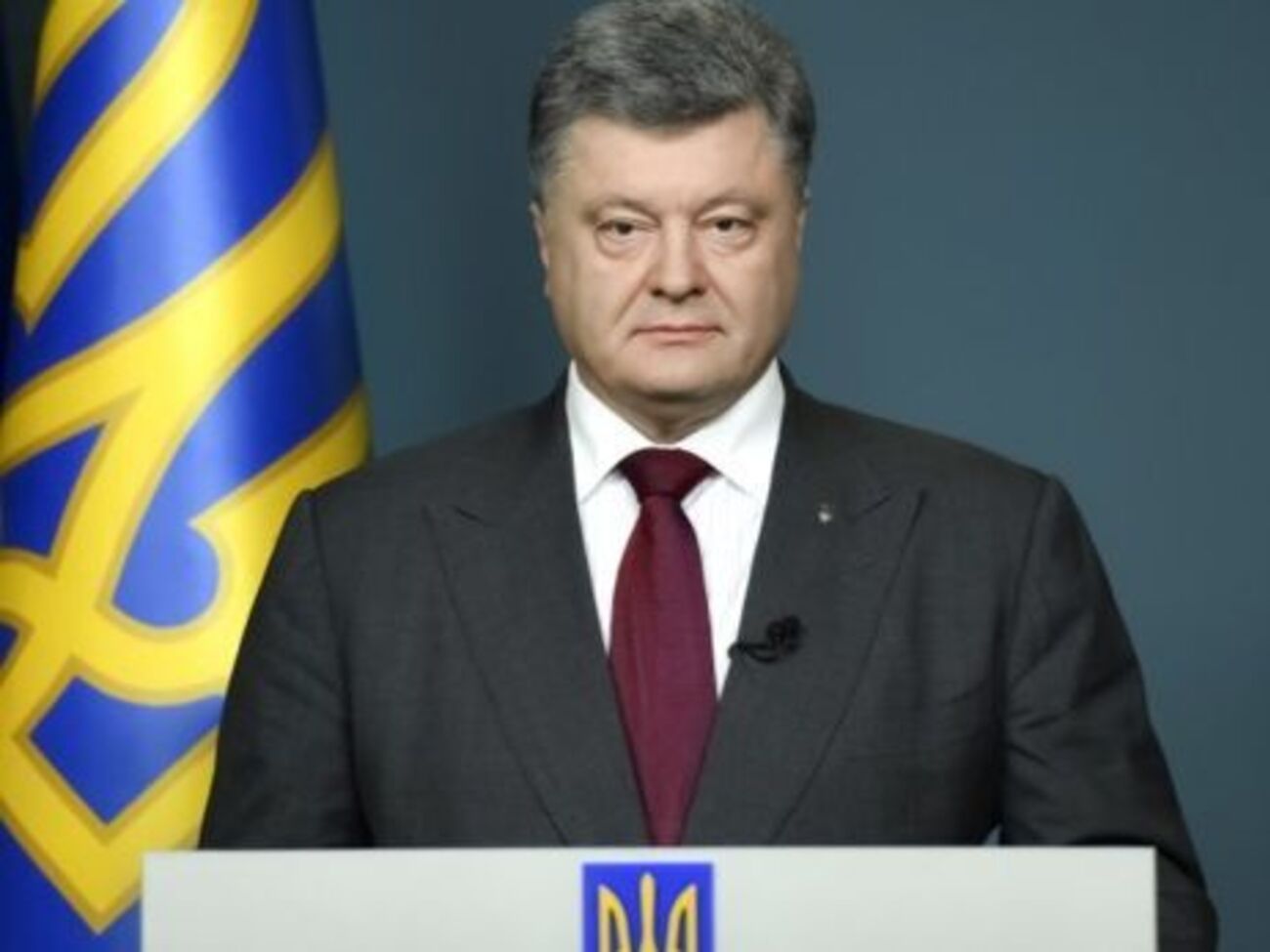 Порошенко: Пройшло 25 років. Світ пішов вперед. А у нас валютне регулювання зразка 1993 року