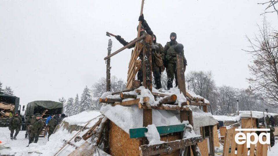 Поліція розігнала наметове містечко під Верховною Радою. Фоторепортаж