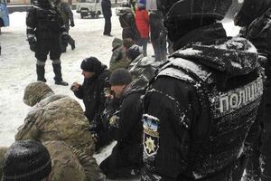 Затриманих у наметовому містечку ставили на коліна