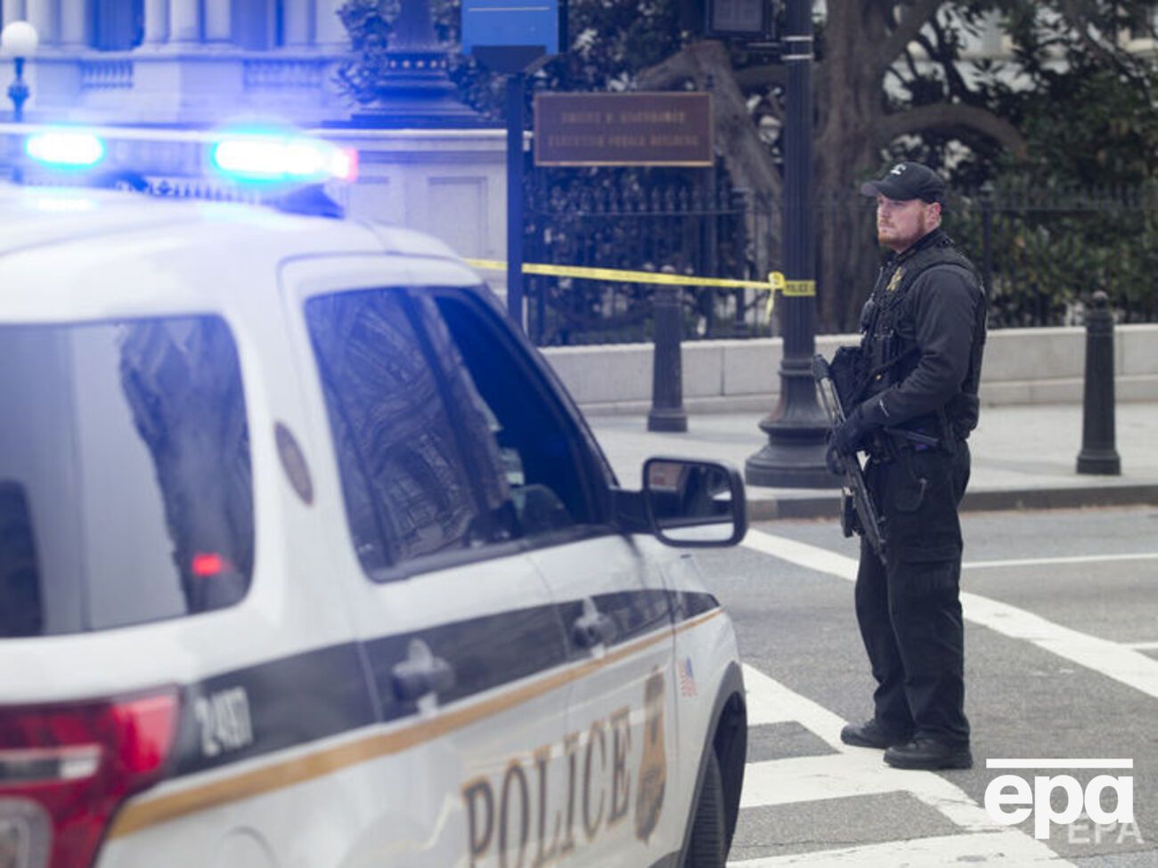 Возле Белого дома застрелился мужчина