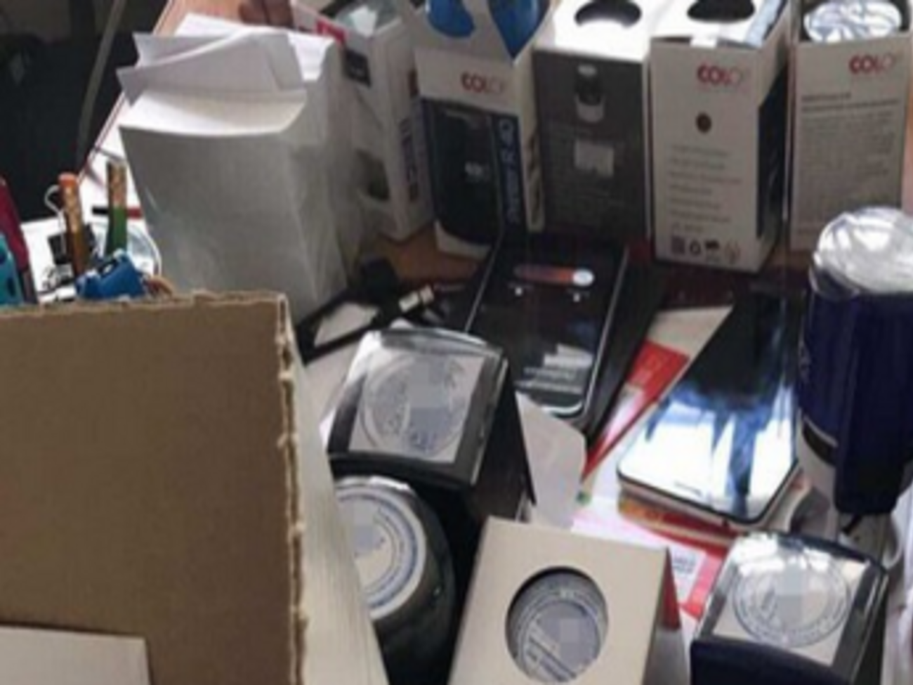 Під час обшуків правоохоронці вилучили підроблені документи та печатки фіктивних підприємств