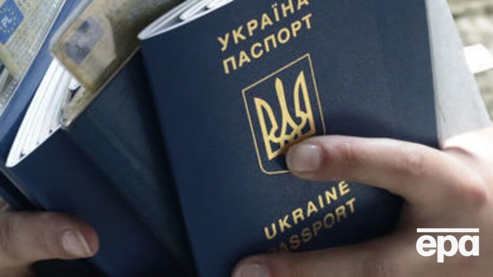 Черга на видавання біометричних паспортів зберігається