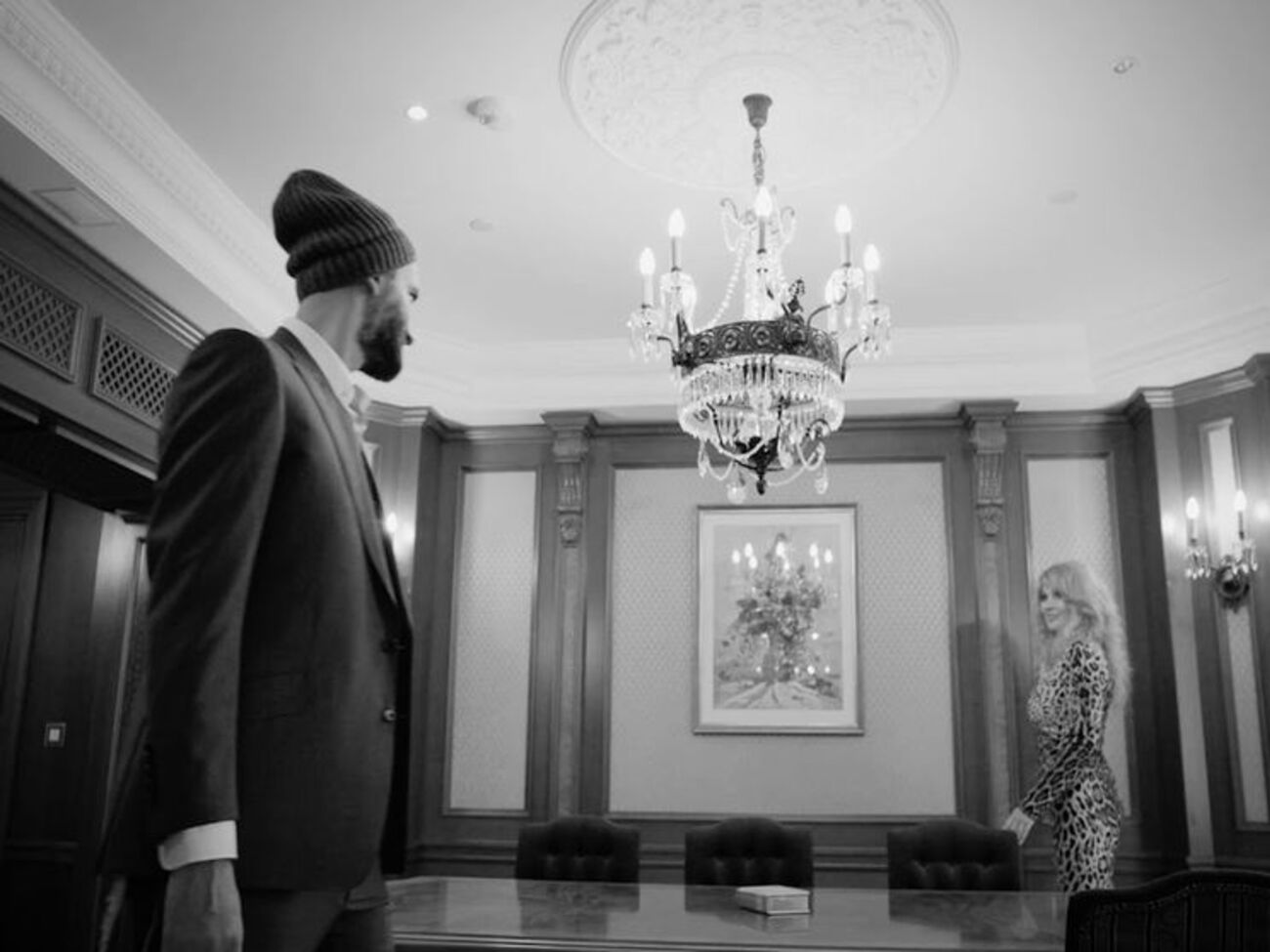 Ролик рассказывает об отношениях мужчины и женщины