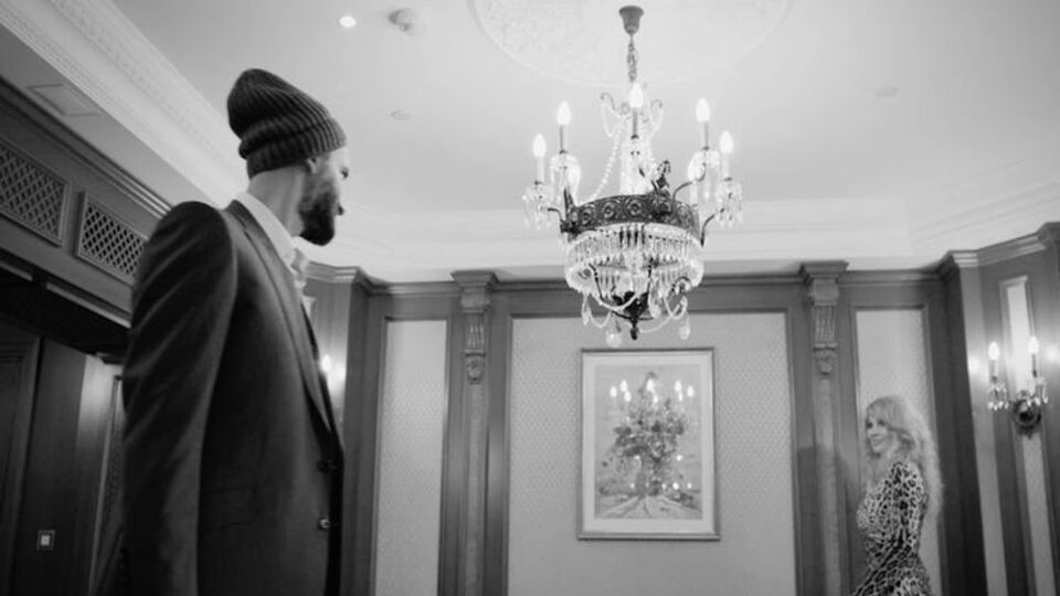 Ролик рассказывает об отношениях мужчины и женщины