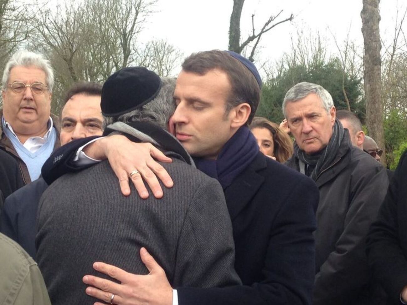 Президент Макрон пришел на похороны Кнолль