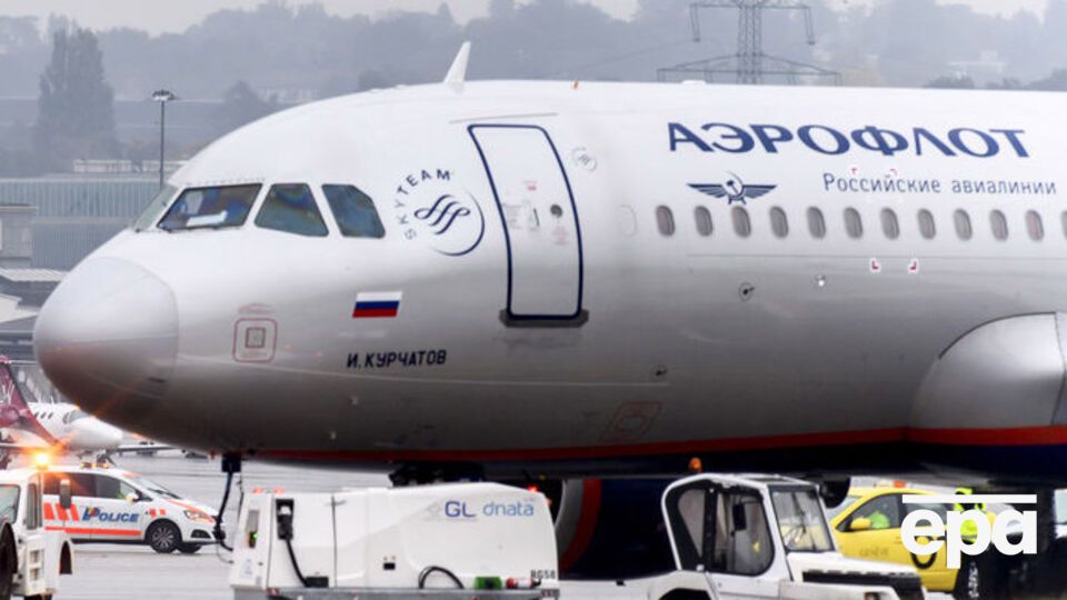 Капитан самолета "Аэрофлота" наблюдал за досмотром из кабины пилота