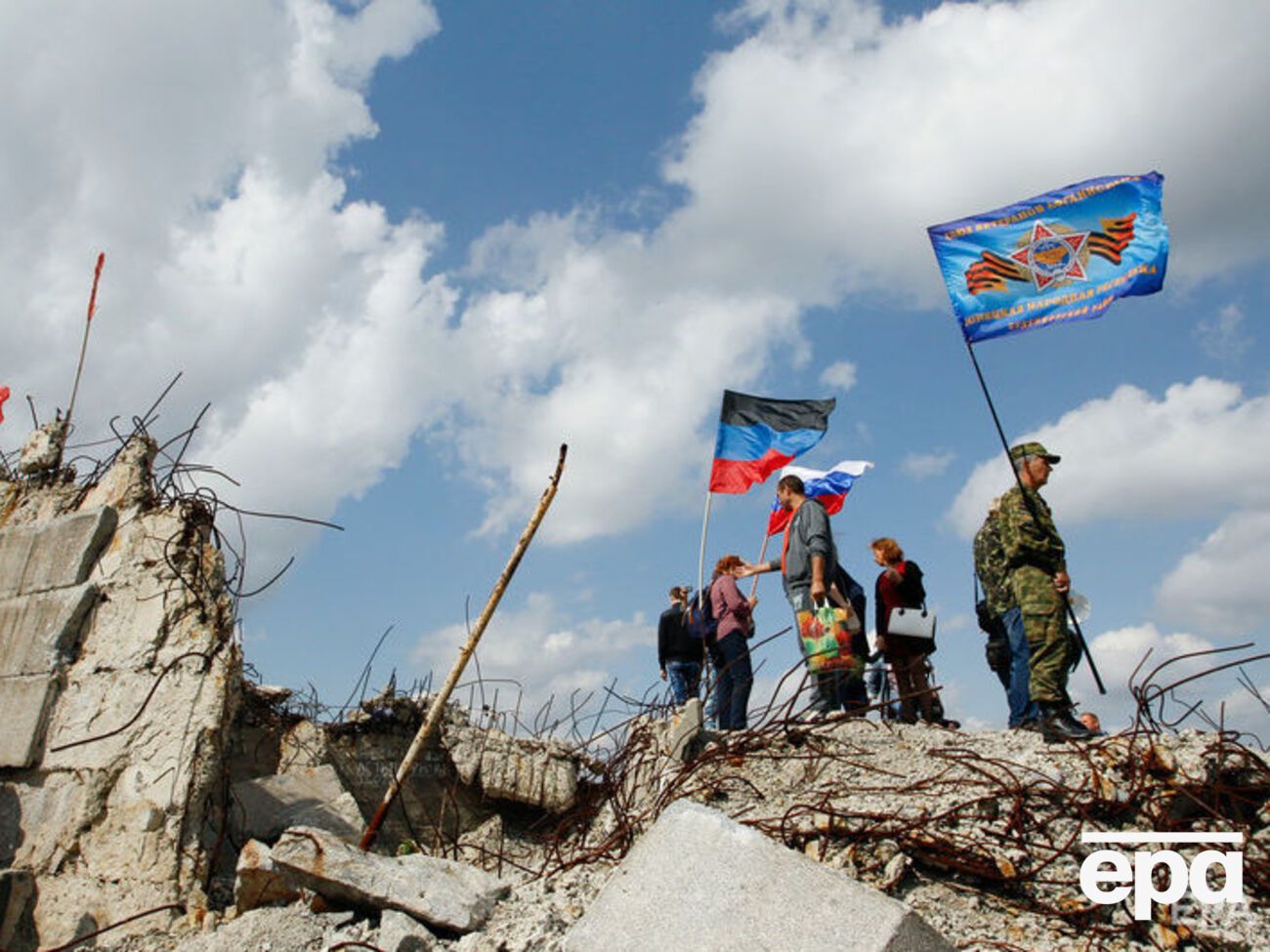 Трое террористов сдались полиции