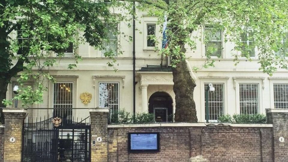 Російське посольство у Великобританії попередило про можливі обшуки