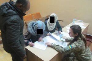 Громадянок Сирії, які попросили про притулок в Україні, відправили в міграційну службу