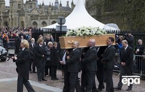 Прах Гокінга несли швейцари з університетського містечка