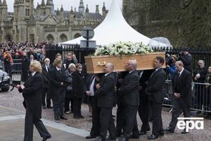 Прах Гокінга несли швейцари з університетського містечка