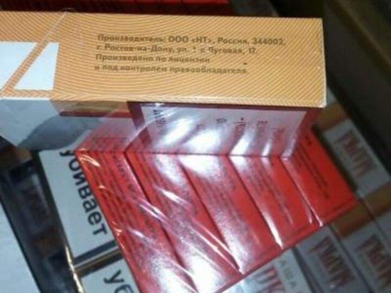 Російські цигарки до магазину на окупованій території завозять кілька разів на місяць