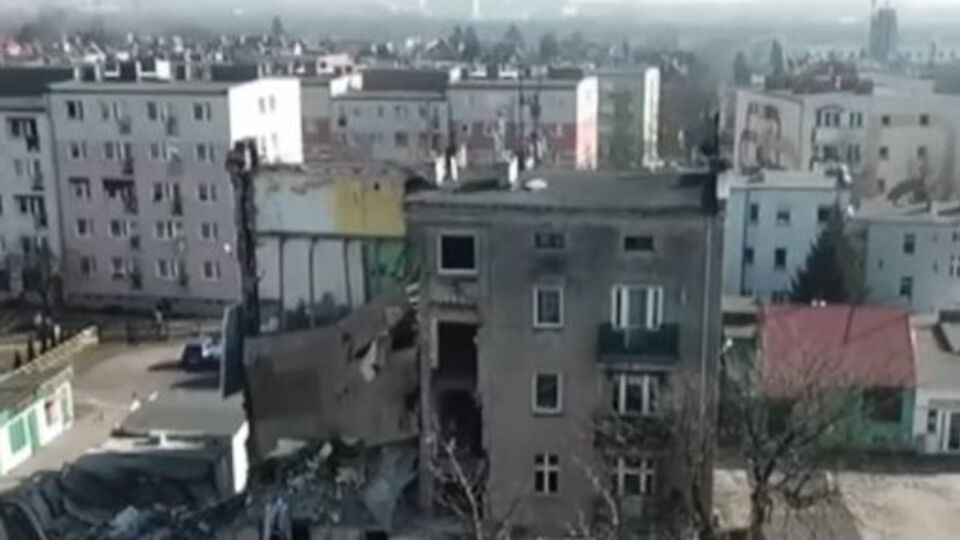 Під завалами будівлі було знайдено тіла двох людей