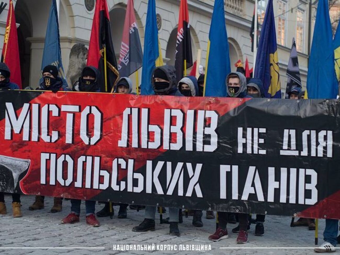 Участие в марше приняли несколько сотен человек