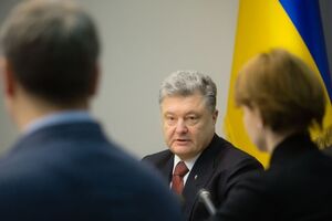 Порошенко: Українські військові передають досвід протидії гібридній агресії Російської Федерації