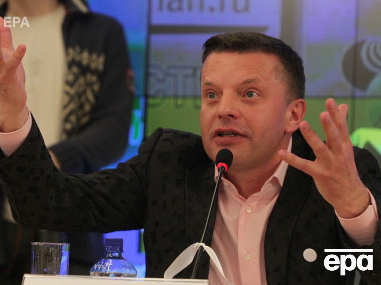 Парфенов:&nbsp;Его тип речи, шуточки, полуанекдоты, цитаты из всякого советского фольклора &ndash; они всем ясны