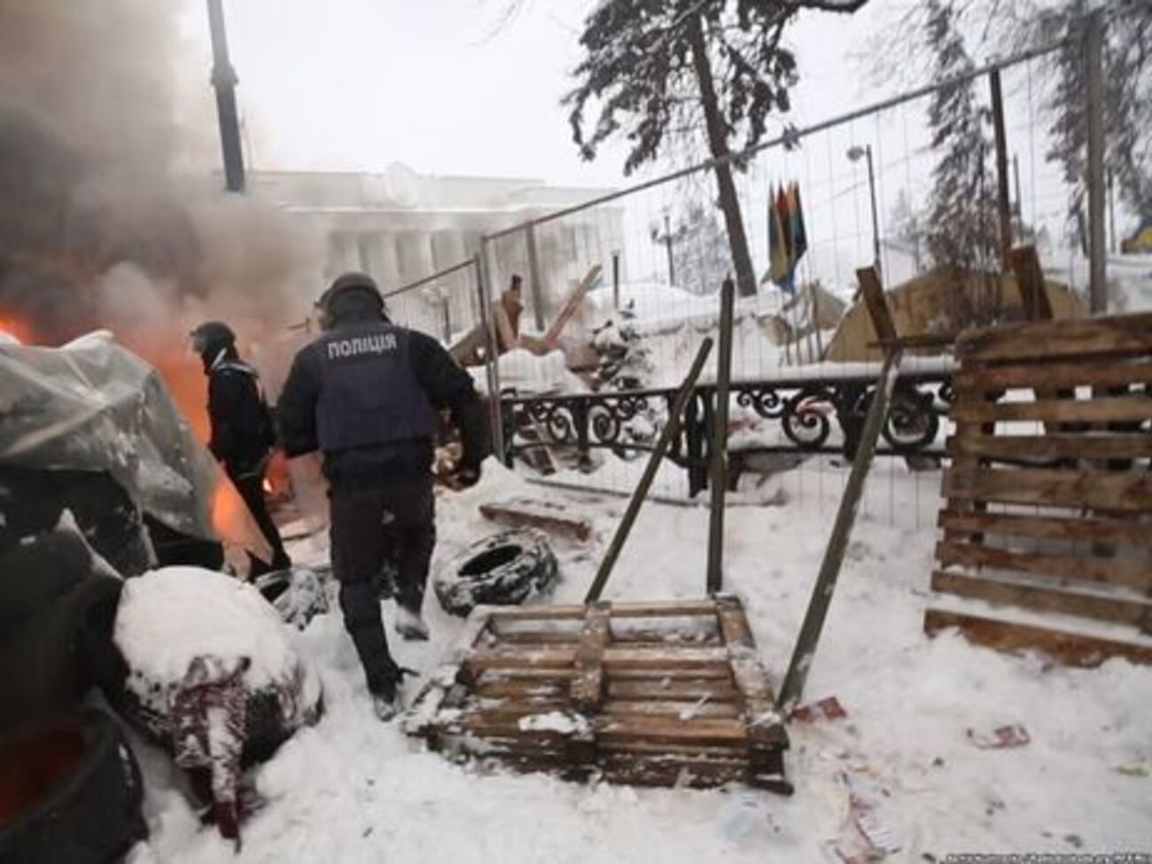Утром 3 марта 2018 года возле палаточного городка под Верховной Радой в Киеве произошли столкновения между полицией и протестующими