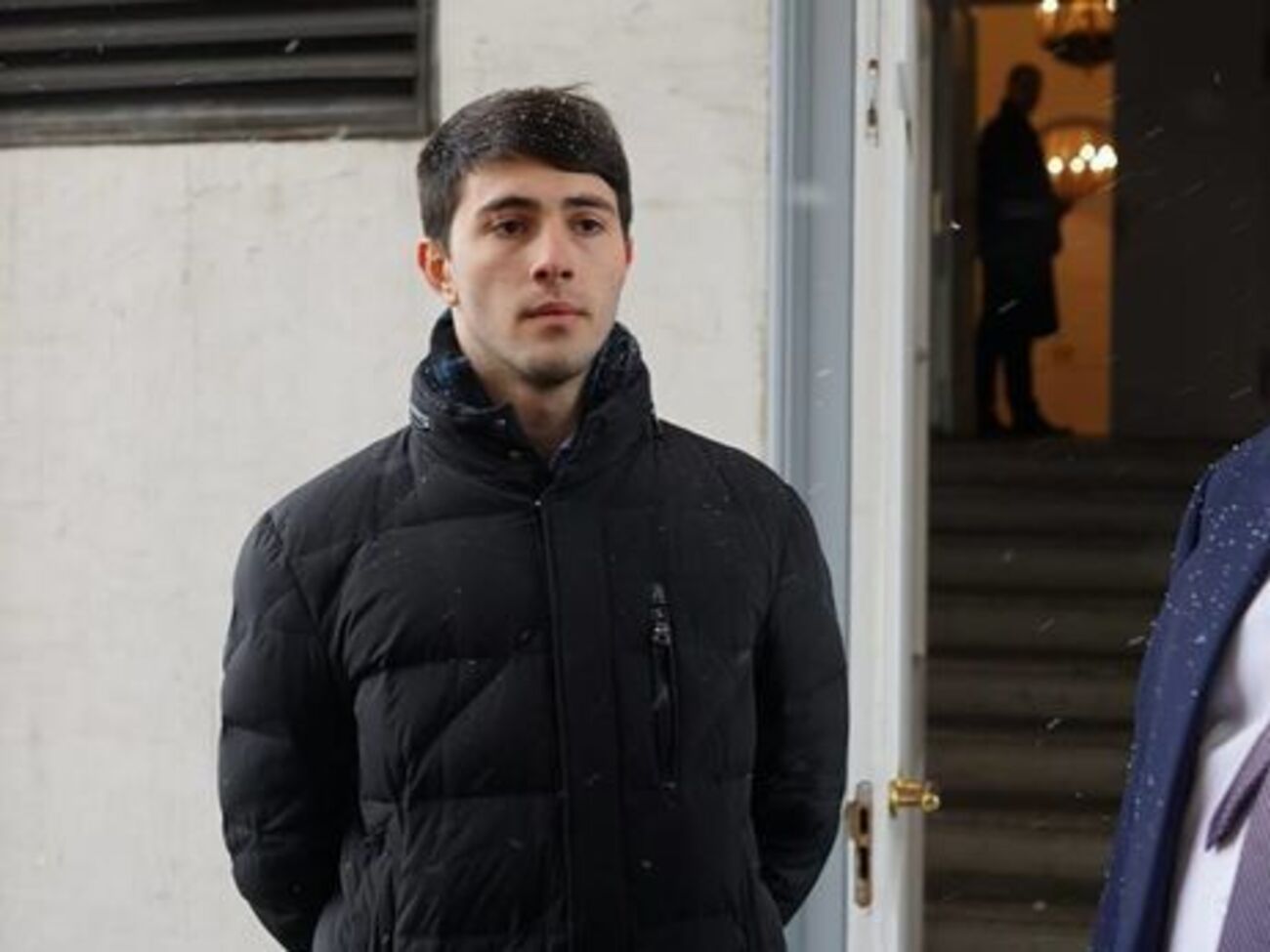 4 лютого стажист Мосміськдуми Алан Дзуцев вилив на Собчак воду з криком: "За Жириновського!"