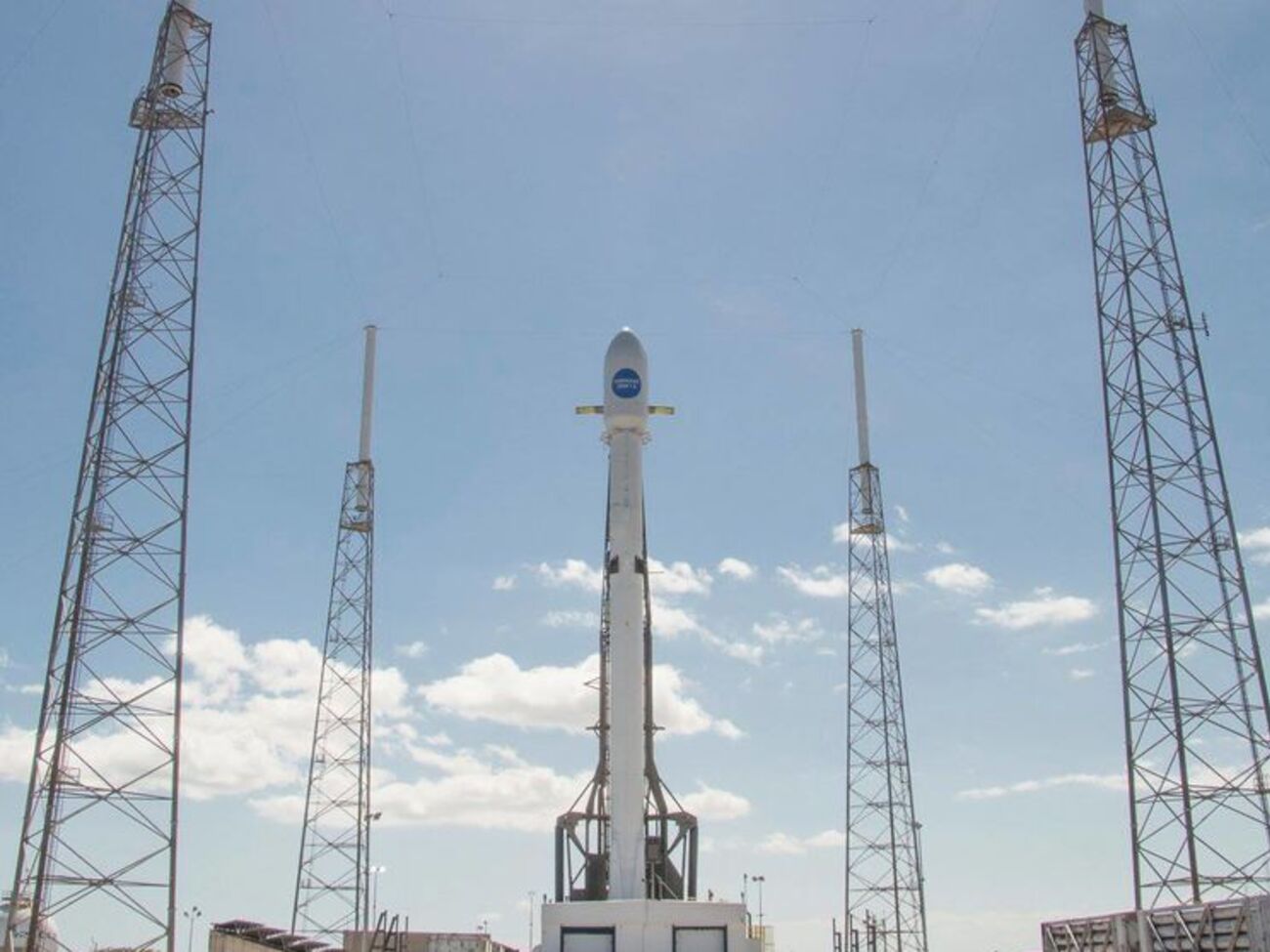 Falcon 9 уже на стартовому майданчику