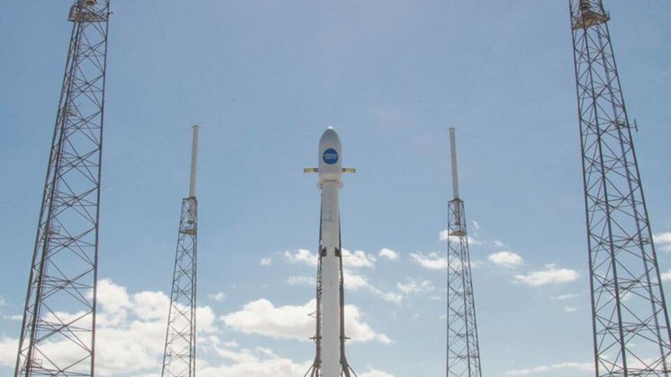 Falcon 9 уже на стартовому майданчику