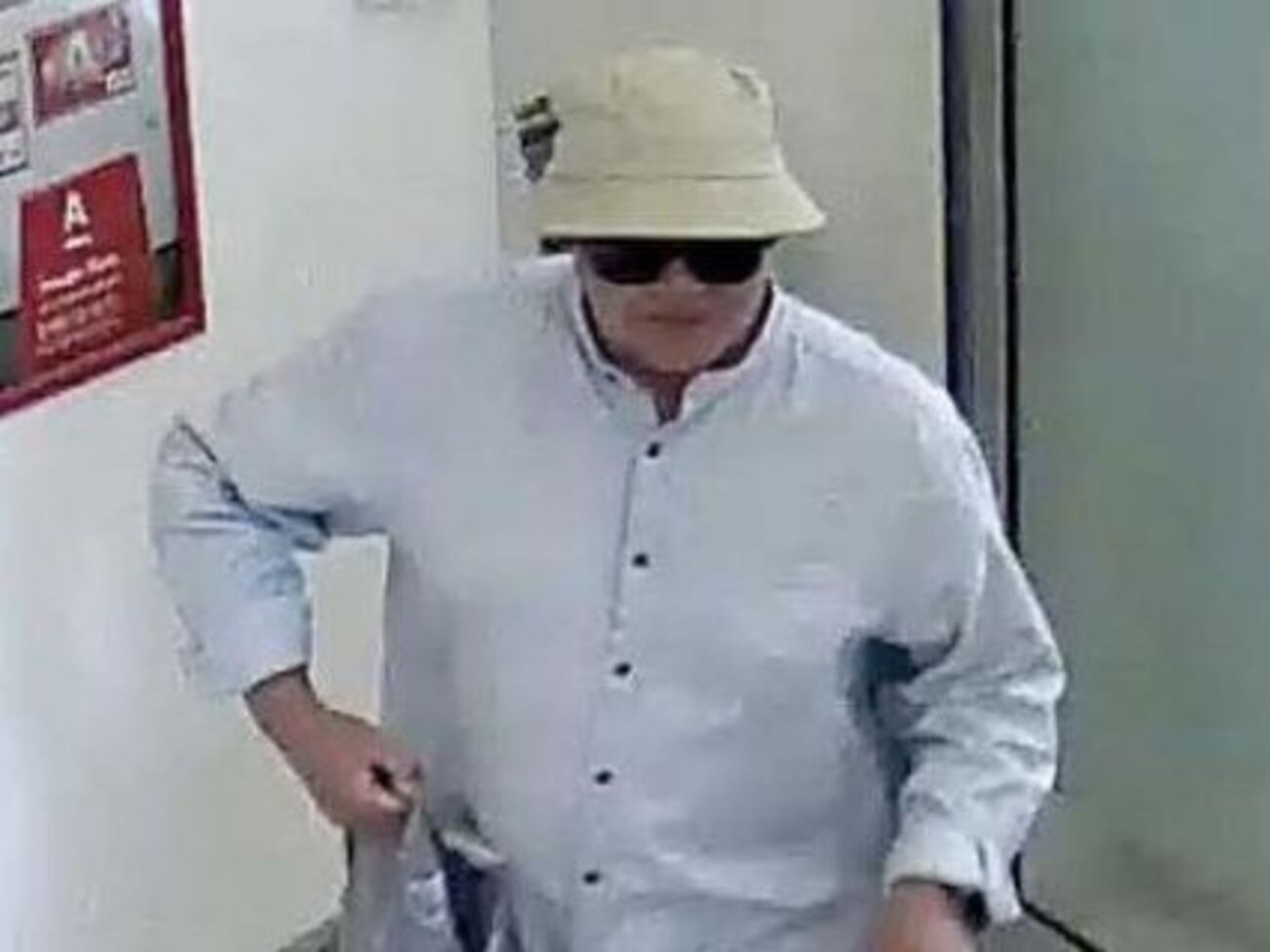 Преступник тратил награбленное на благотворительность и коллекцию шляп