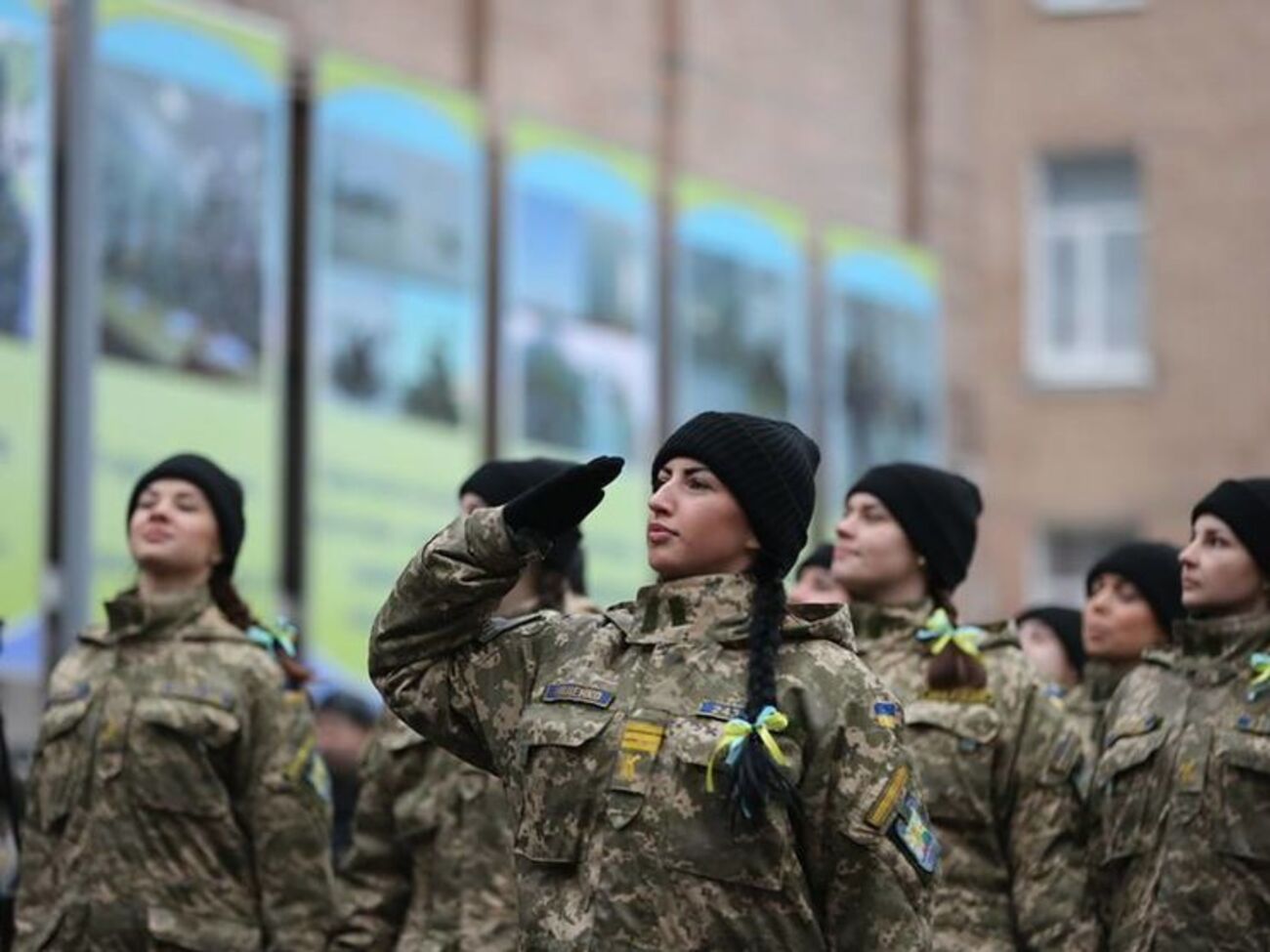 Загалом в АТО на Донбасі взяло участь уже понад 6 тис. жінок