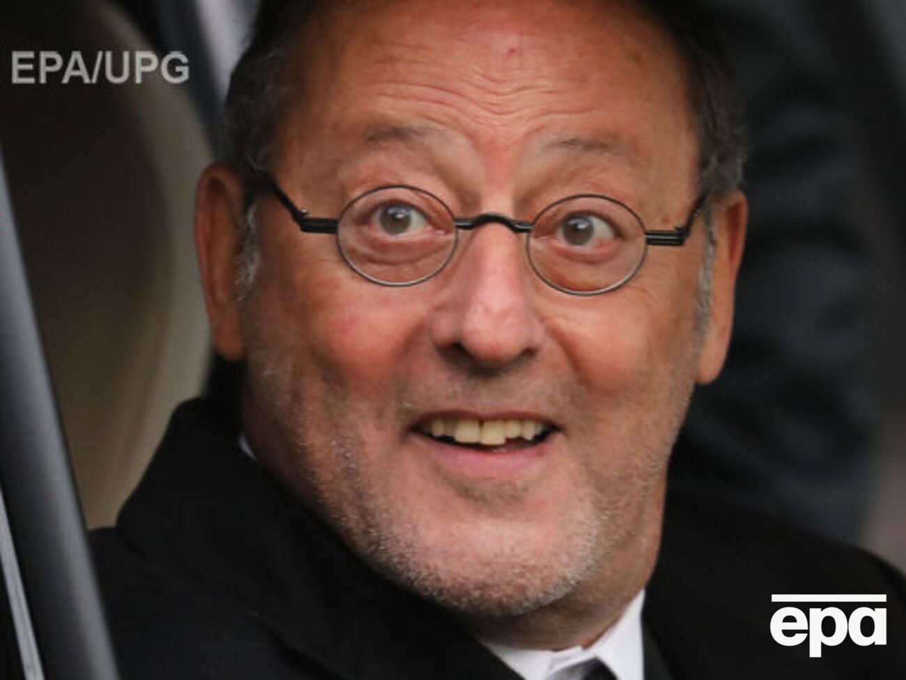 Персонал, який спілкується з Рено, звертає увагу на привітність актора