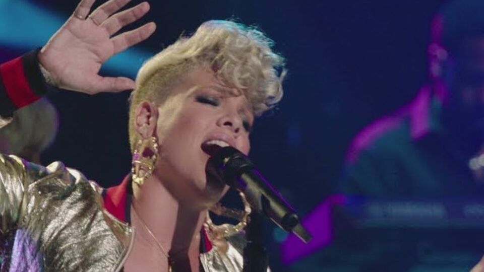 Клип Pink состоит из документальных кадров