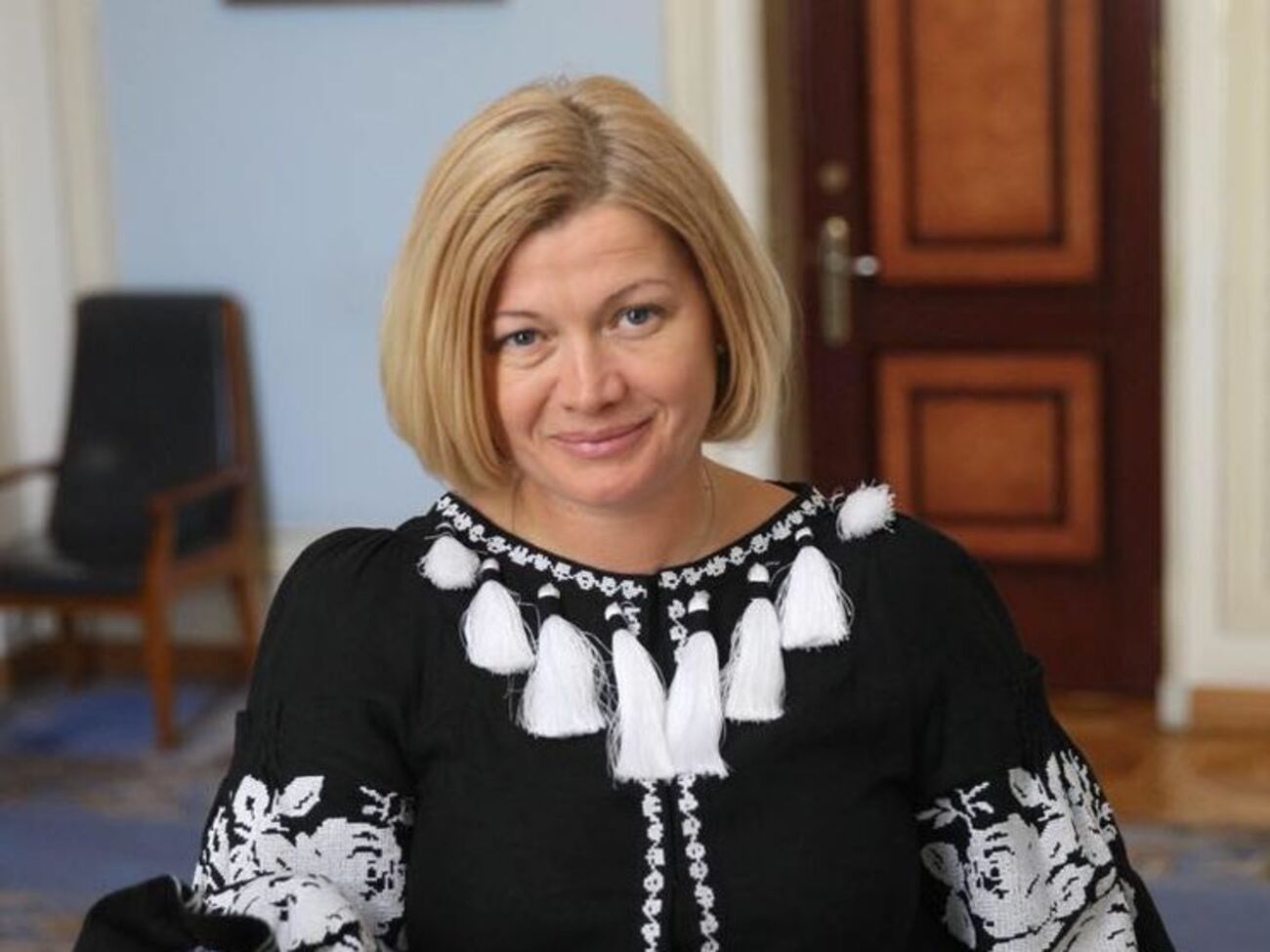 Звернення Путіна до бойовиків із вимогою не стріляти припинило б насильство. Он, подзвонив ватажкам ОРДЛО – і ті відразу звільнили заручників