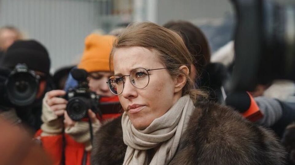 Собчак заявила, что обратилась в посольство Украины за разрешением на въезд в Крым