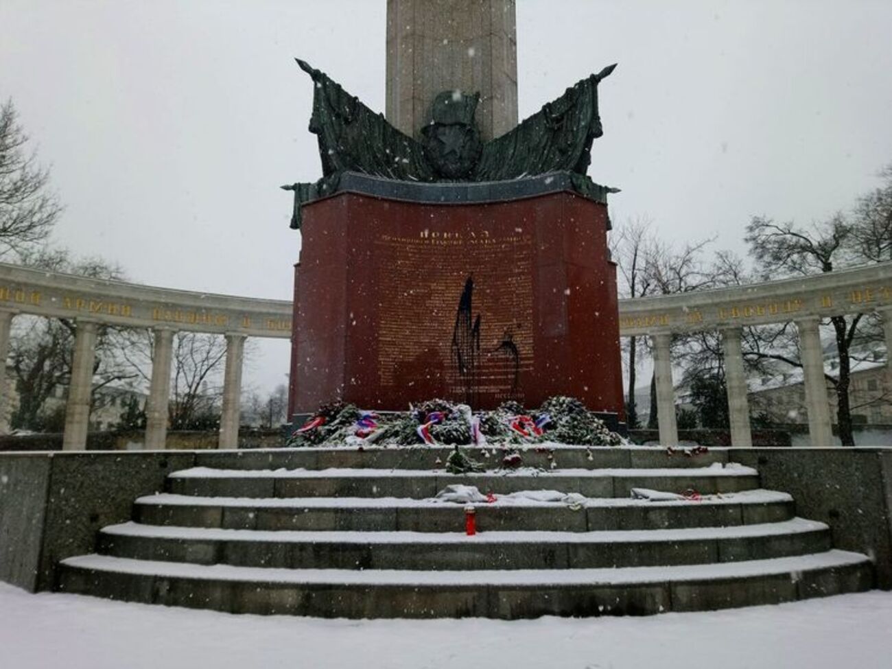 Неизвестные осквернили памятник во второй раз за два месяца
