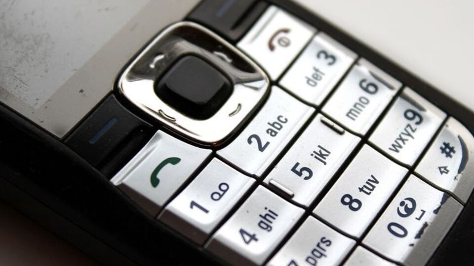 Співробітники гарячої лінії володіють українською мовою