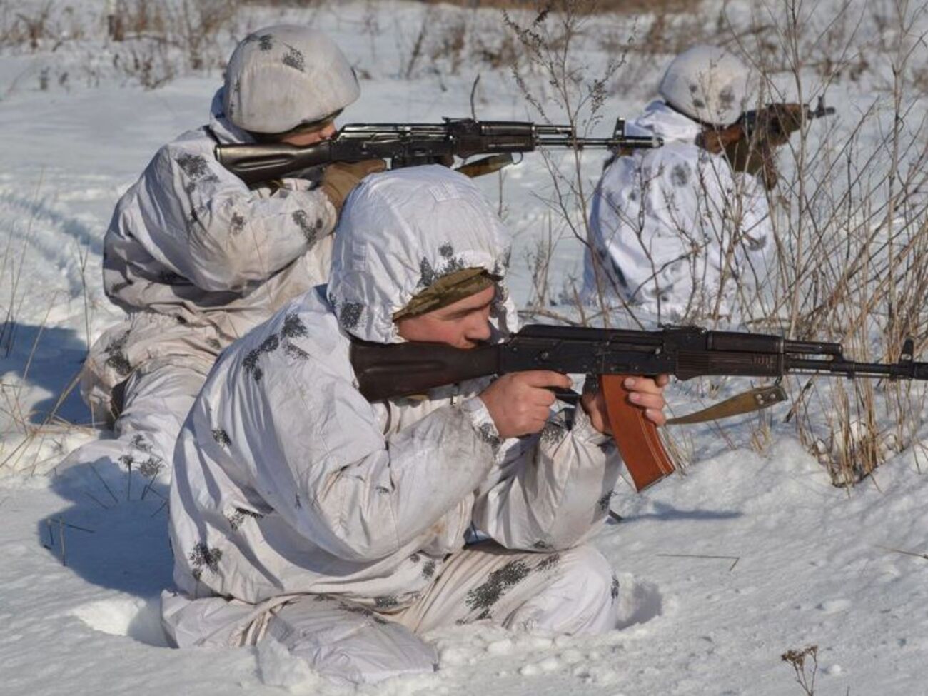 Украинских военных обстреливали на донецком и луганском направлениях