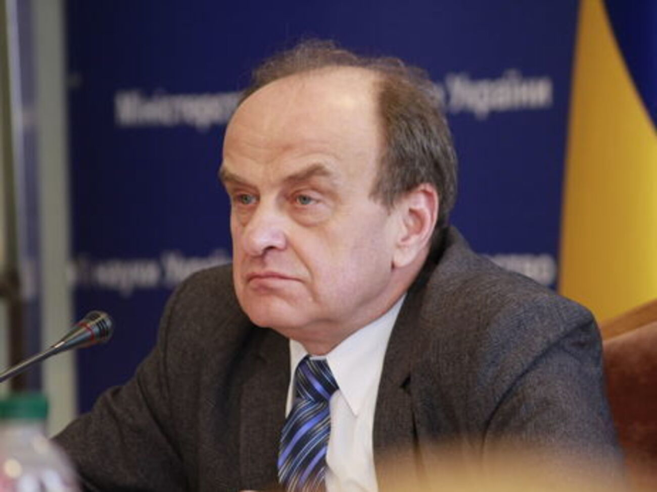 Син Ковтунця намагався відібрати телефон у кур'єра