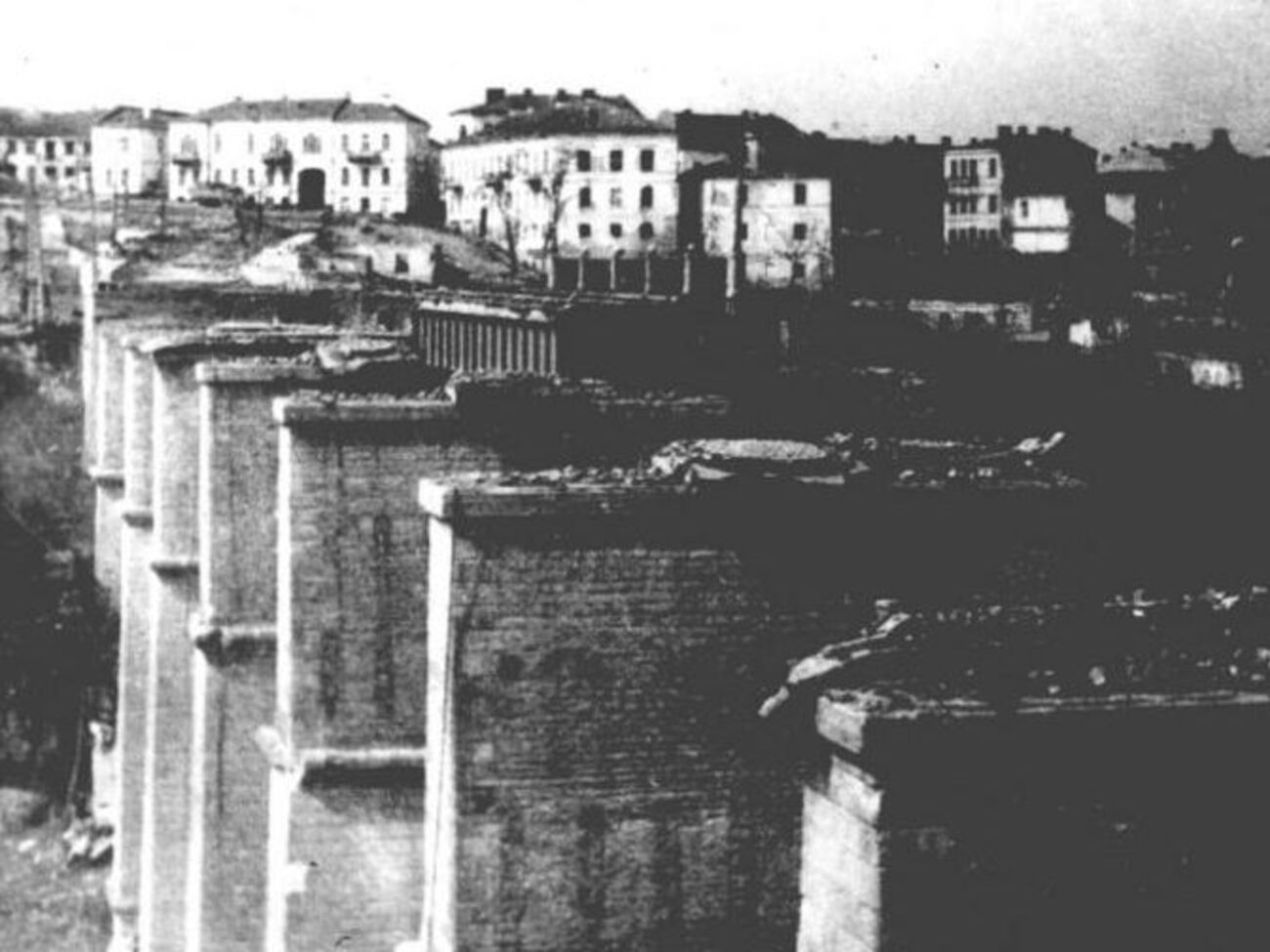 Хорошунова:&nbsp;Живем слухами. Газеты и радио пустые. В народе говорят о том, что советские войска движутся вперед, освобождая Украину