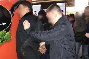 Мужчину задержали в момент получения всей суммы взятки