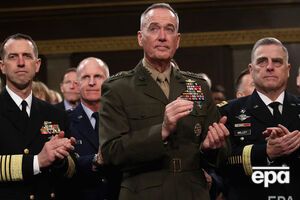 Неллес (в центре) рассказал о крупнейших учениях, которые НАТО планирует провести в Европе