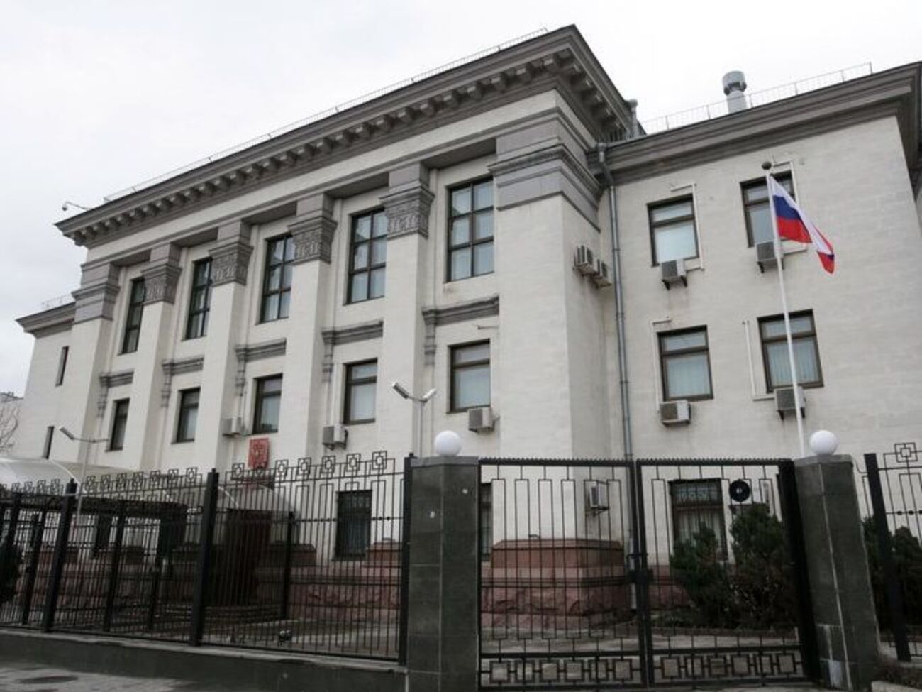 Националисты собираются блокировать российские дипучреждения