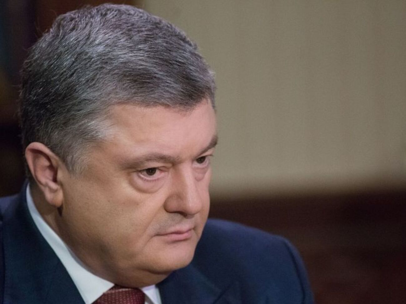 У соцмережах запустили флешмоб проти Порошенка, якого звинувачують у сексизмі
